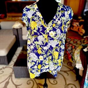 Jones and Co. Floral Navy, Yellow and White Short Sleeve Blouse in 1X